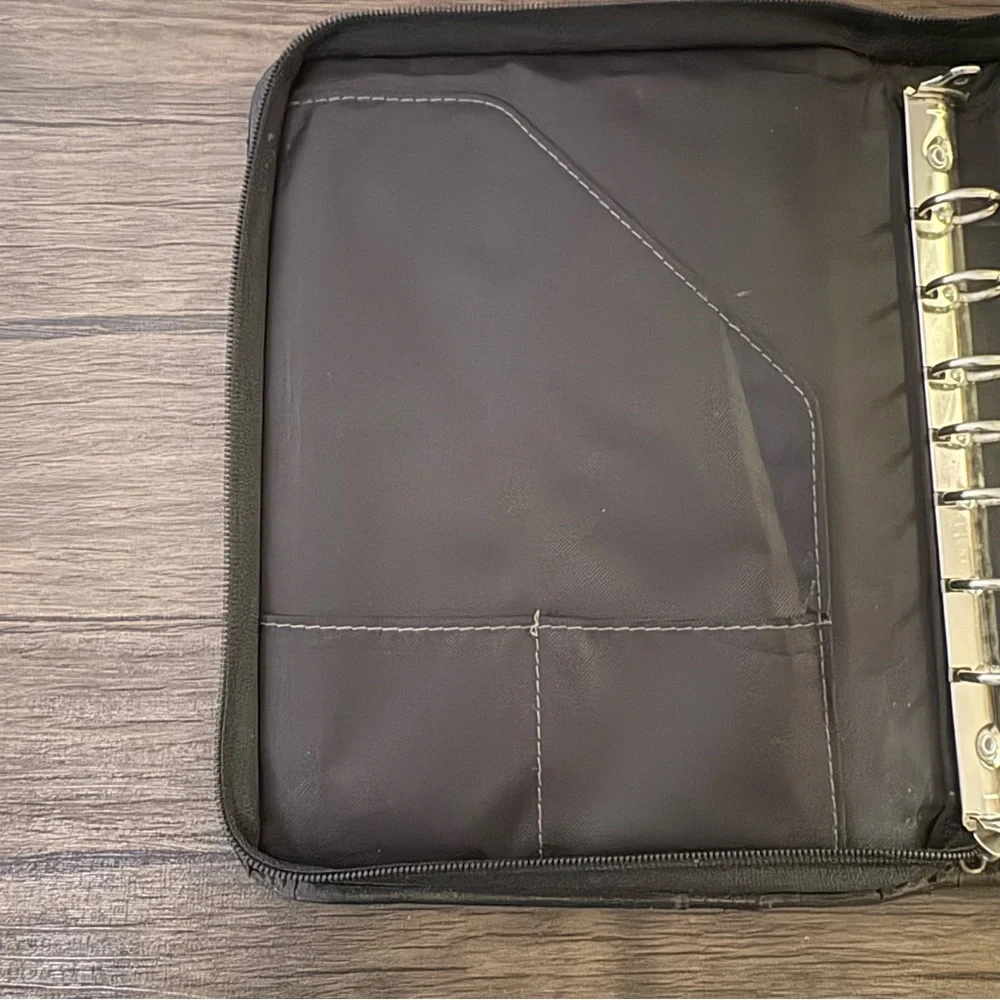 Day-Timer Cover Black Zipper Closure Planner Calendar Organizer 7 Rings 8 x 10.5